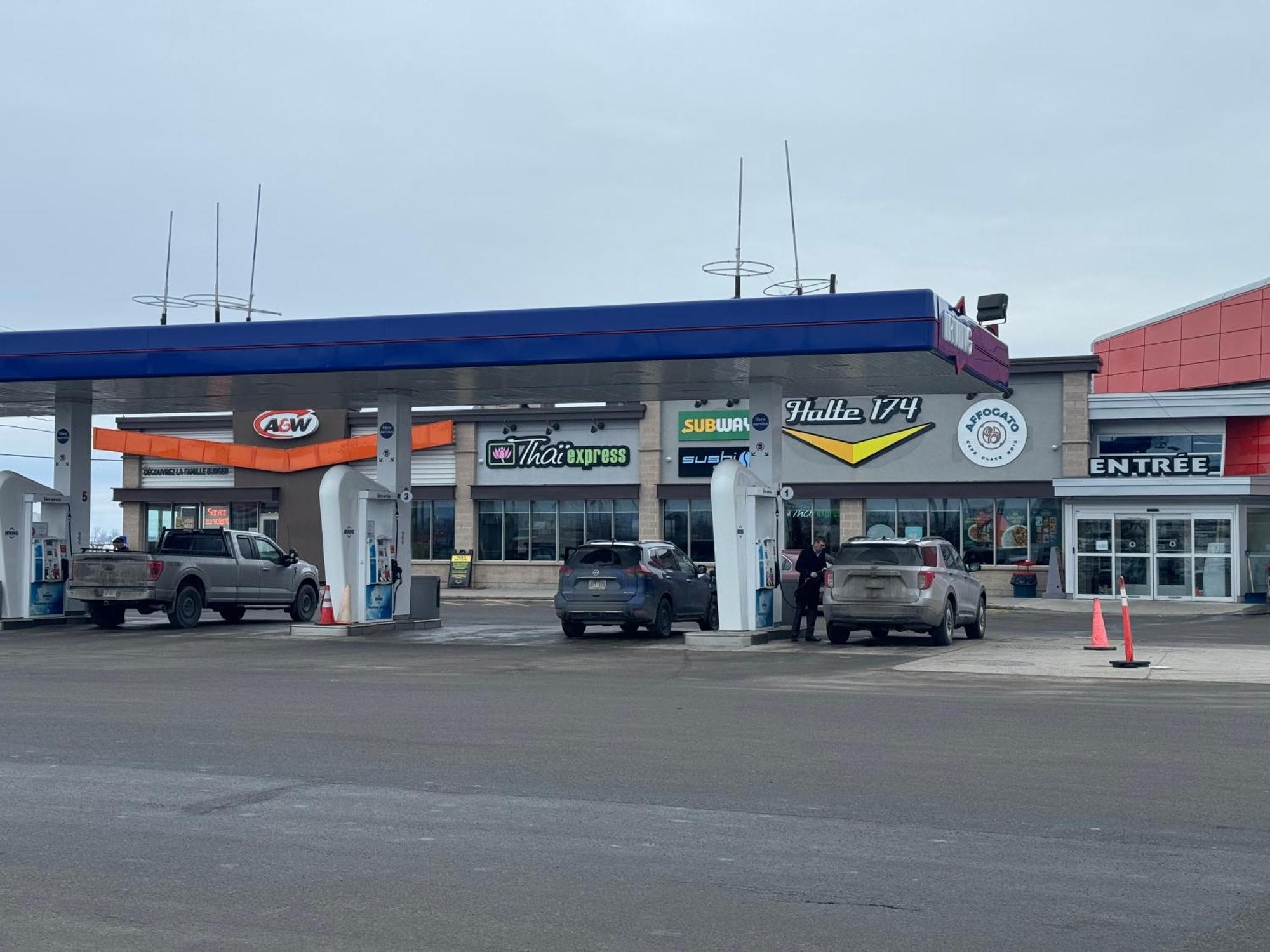 La Porte De La Mauricie Louiseville Bagian luar foto