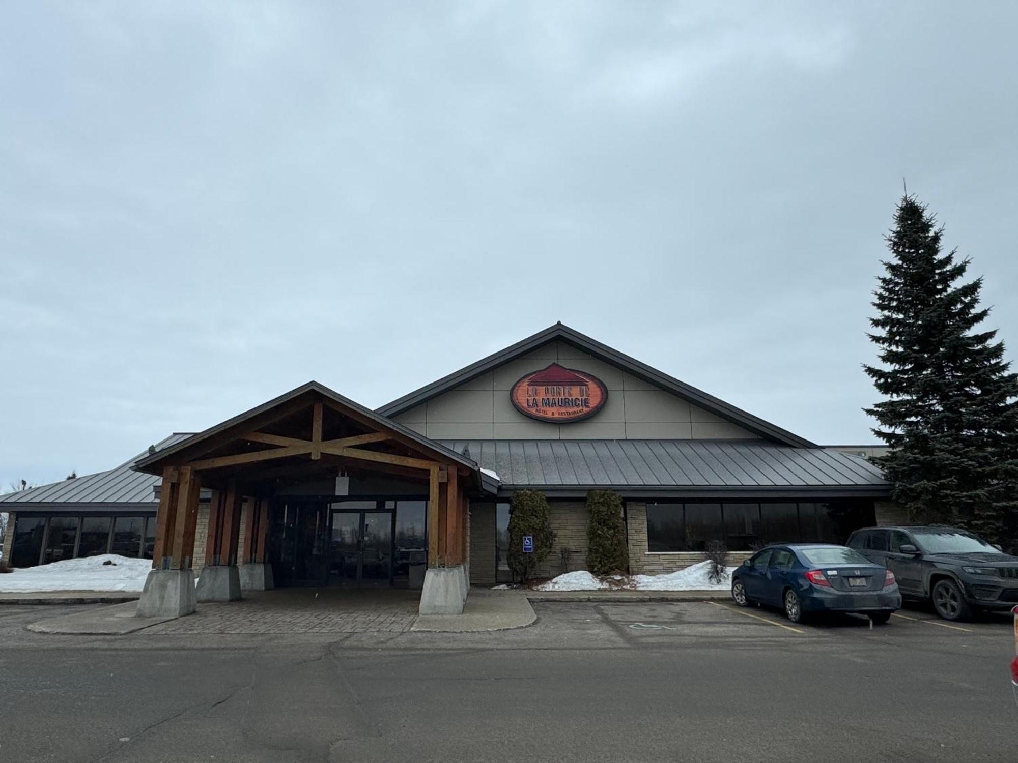 La Porte De La Mauricie Louiseville Bagian luar foto